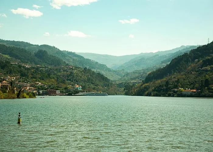 Douro Bay House